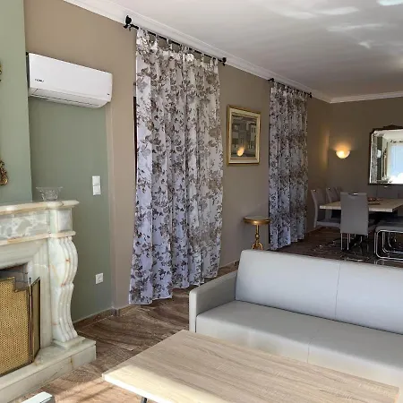 Spacious Renovated Marousi Kat Апартаменты *
